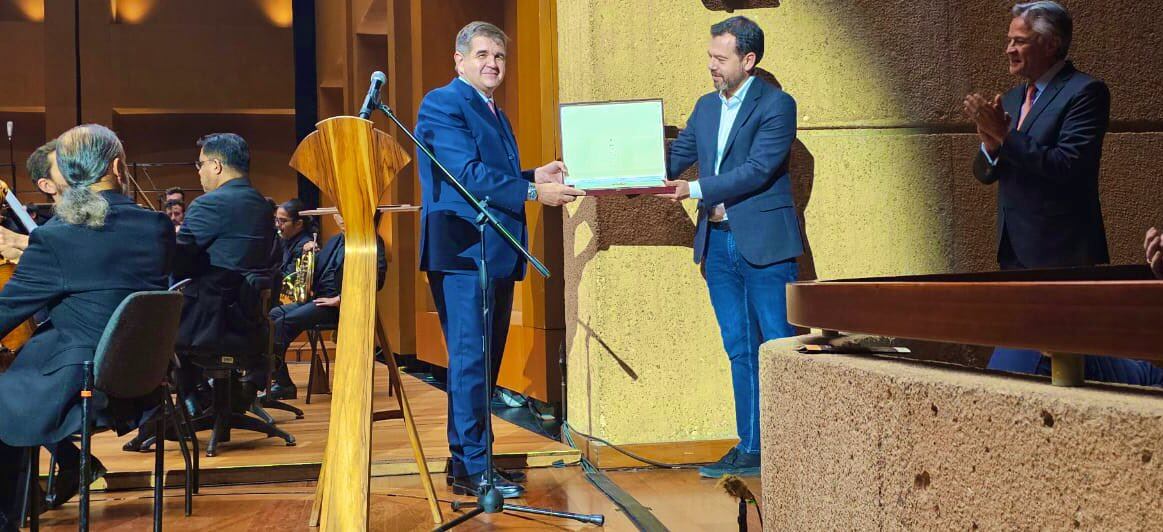 Embajador de España en Bogotá, Joaquín de Arístegui, y alcalde Carlos Fernando Galán. Foto: X @JAL_1966