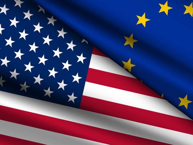 Banderas de Estados Unidos y Unión Europea. Foto: Getty Images
