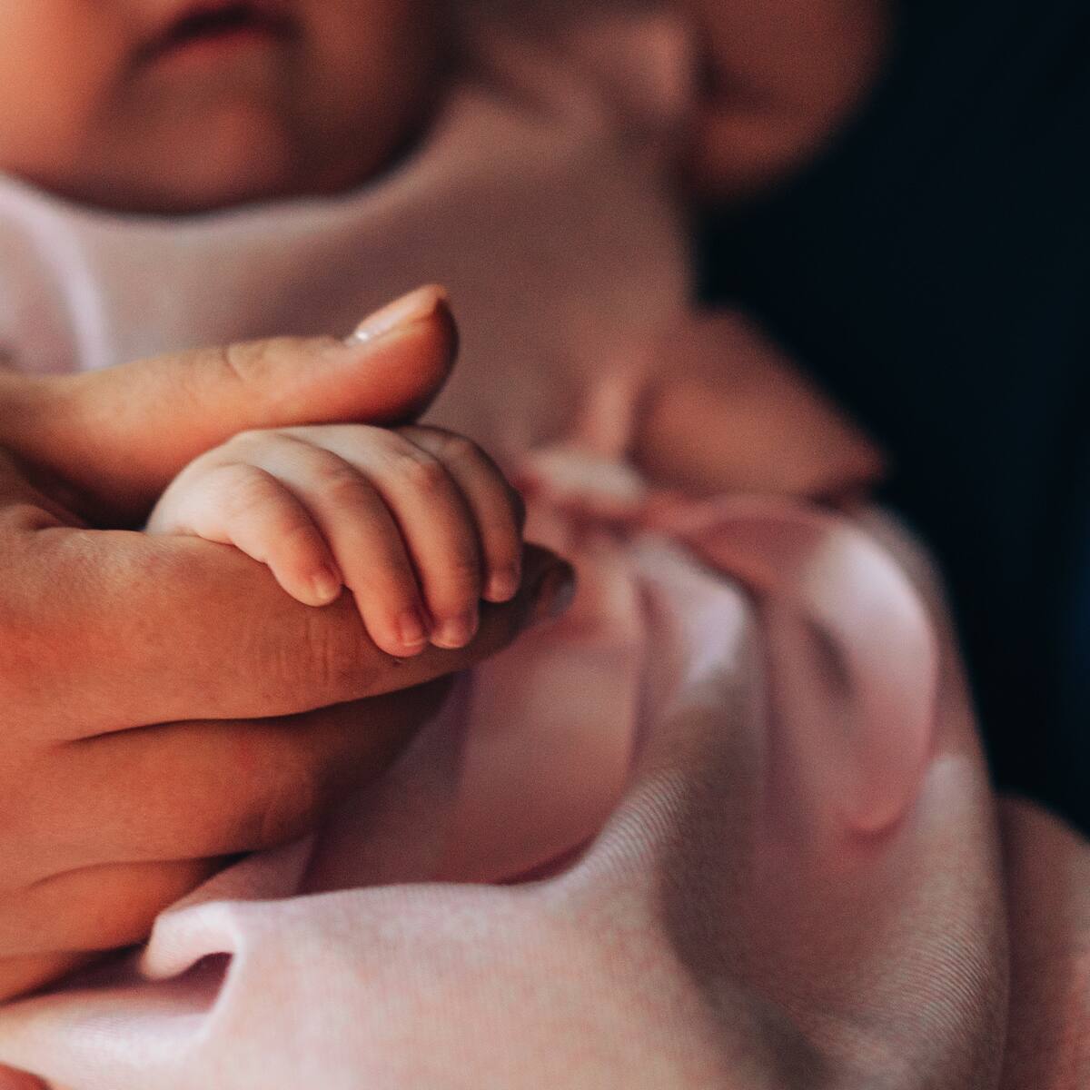 Nació por primera vez un bebé tras un trasplante de útero en Reino Unido