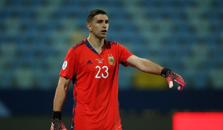 El arquero argentino Emiliano Martínez fue criticado por su comportamiento grosero con los jugadores de la Selección Colombia . Foto: Getty Images