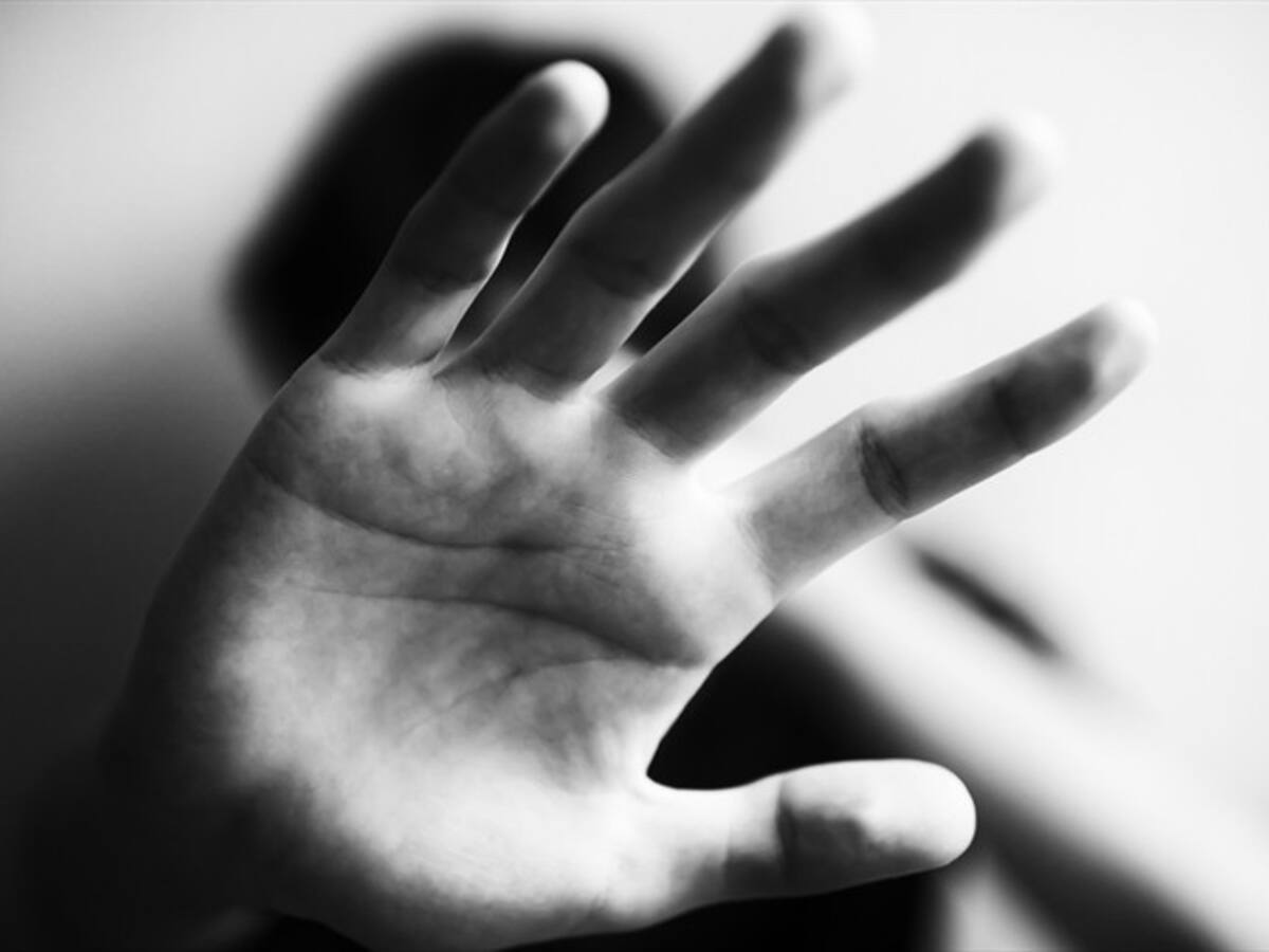 Hombre que arrojó thinner a su pareja seguirá en domiciliaria