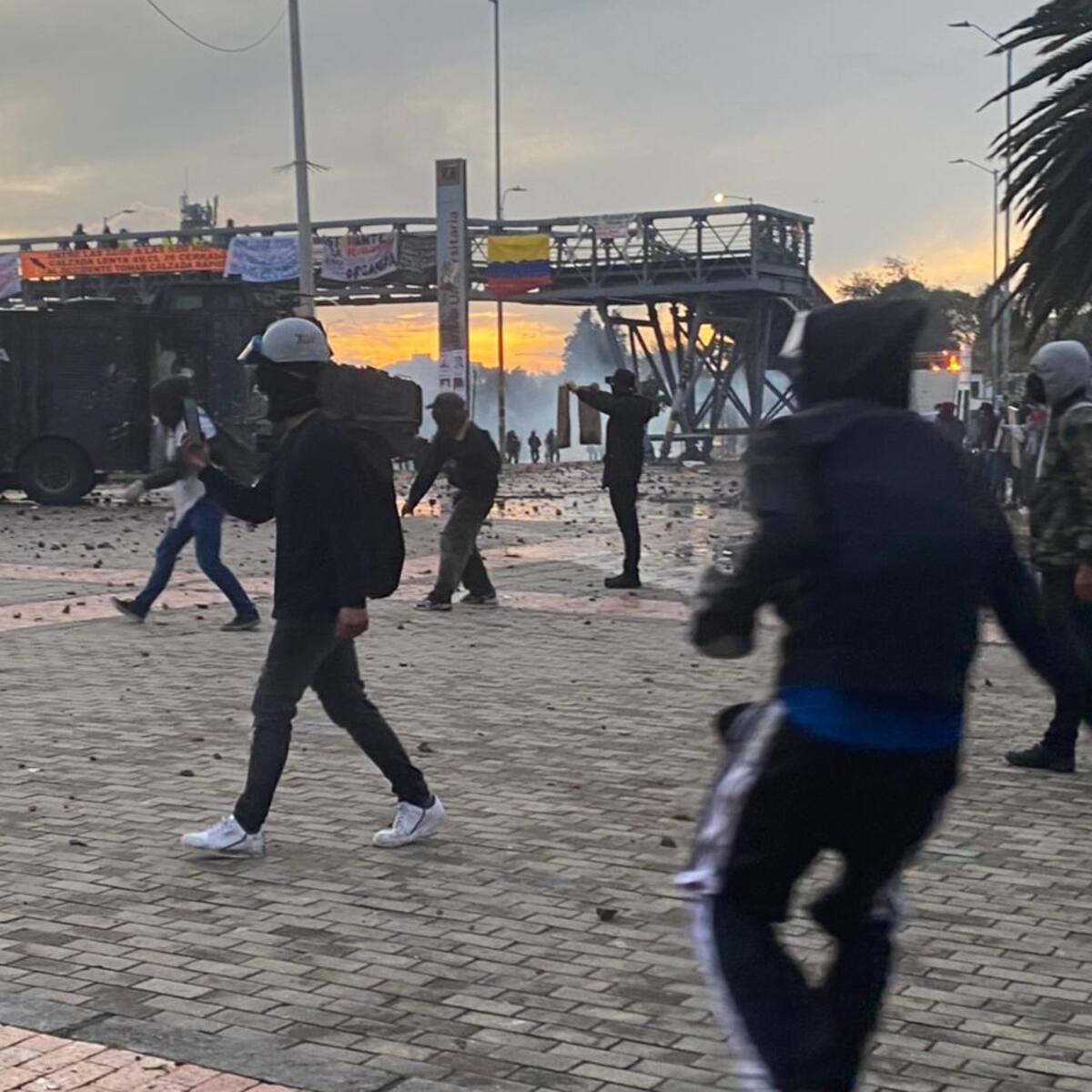 Mujer estadounidense participó en disturbios y agresiones a policías en Bogotá: Distrito