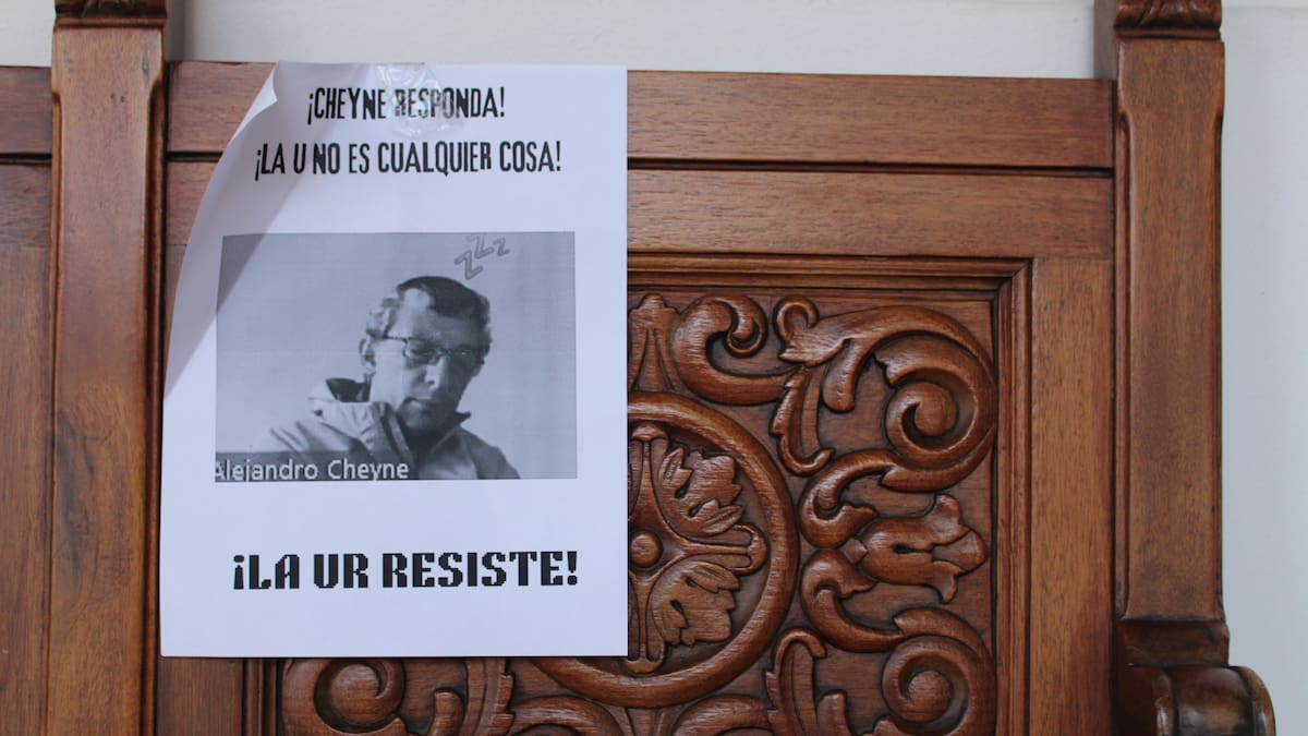 Estudiantes de U. Rosario convocan asamblea y piden renuncia del rector Alejandro Cheyne