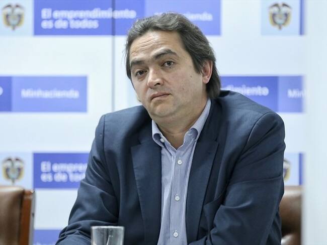 Ajuste al salario de congresistas no puede cambiarse vía decreto: viceministro de Hacienda