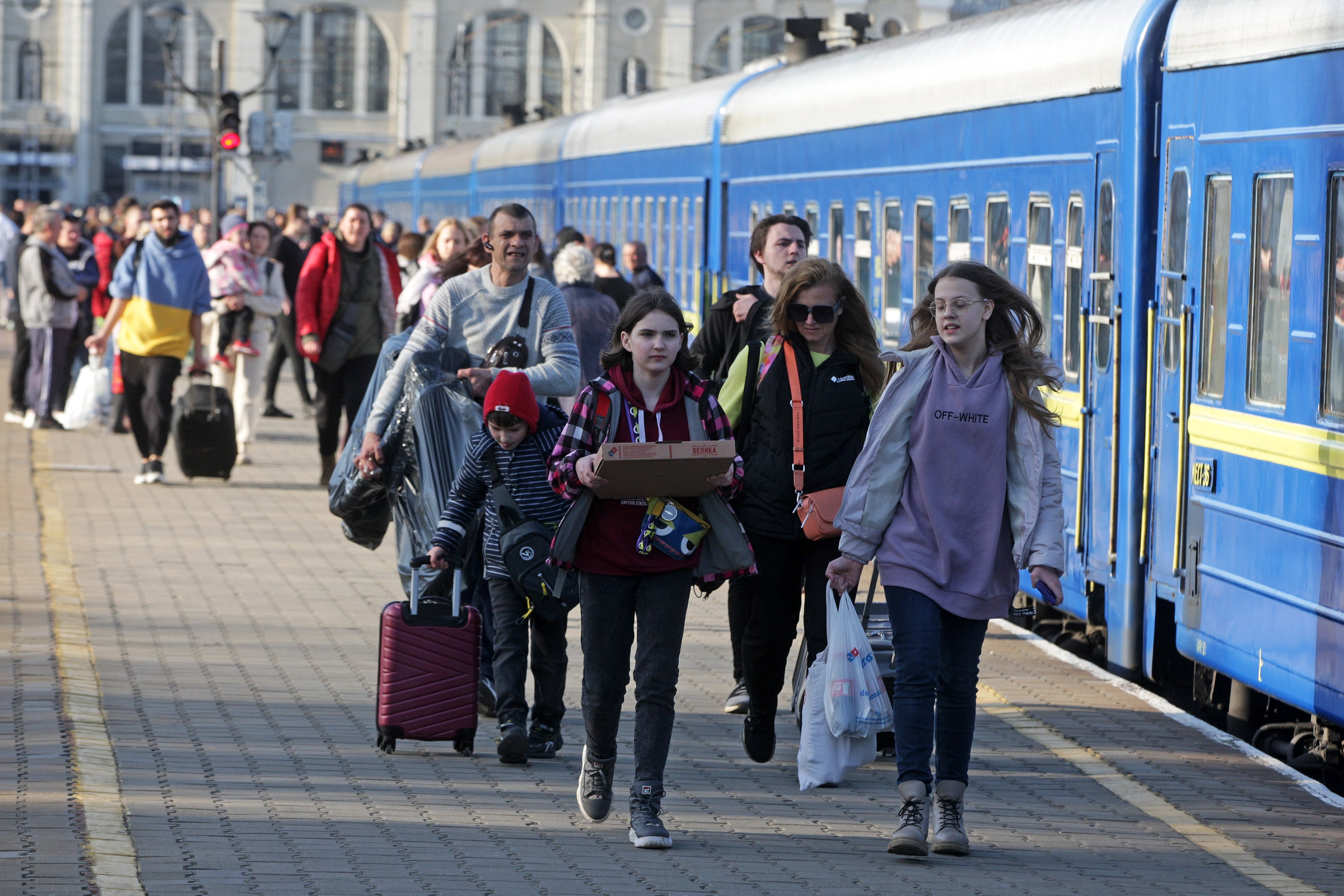 ODESSA, UKRAINE - APRIL 25: Ukrainians flee to the west of Ukraine and to Poland by train from Odessa to Przemysl due to ongoing Russian attacks on Ukraine at the railway station in Odessa, Ukraine, on April 25, 2022. (Photo by Vladimir Shtanko/Anadolu Agency via Getty Images)