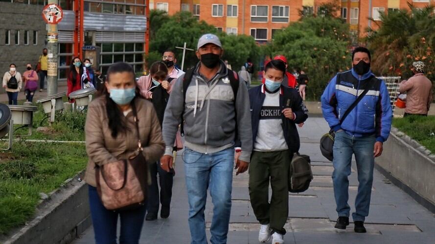 Anif propone eliminar el uso del tapabocas en el país en espacios al aire libre. Foto: Colprensa