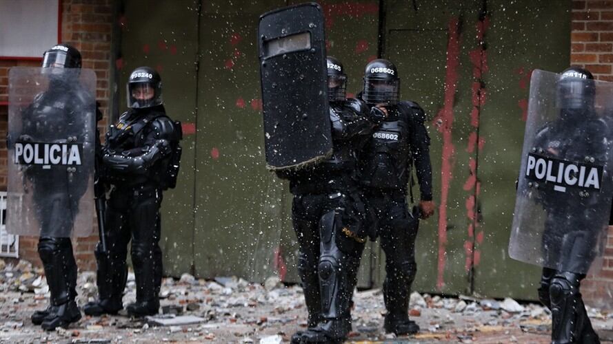 Esmad y policía en disturbios . Foto: Colprensa