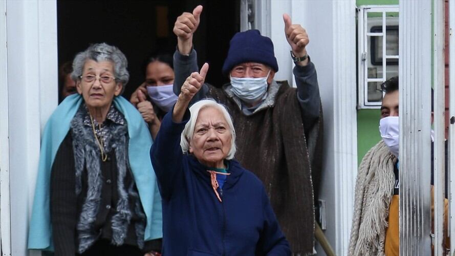 25 personalidades mayores de 70 años interpusieron una acción de tutela argumentando discriminación en las medidas para el control del COVID-19. Foto: Getty Images