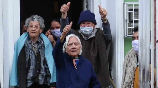 25 personalidades mayores de 70 años interpusieron una acción de tutela argumentando discriminación en las medidas para el control del COVID-19. Foto: Getty Images