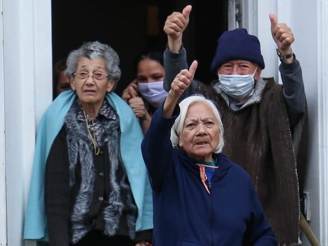 25 personalidades mayores de 70 años interpusieron una acción de tutela argumentando discriminación en las medidas para el control del COVID-19. Foto: Getty Images