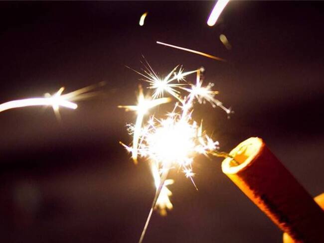 Autoridades buscan promover la seguridad y prevenir los quemados por pólvora en el departamento. Foto: Getty Images(Thot).