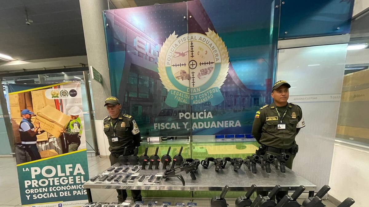 Capturan en El Dorado a supuesto coronel del Ejército con armamento en su maleta