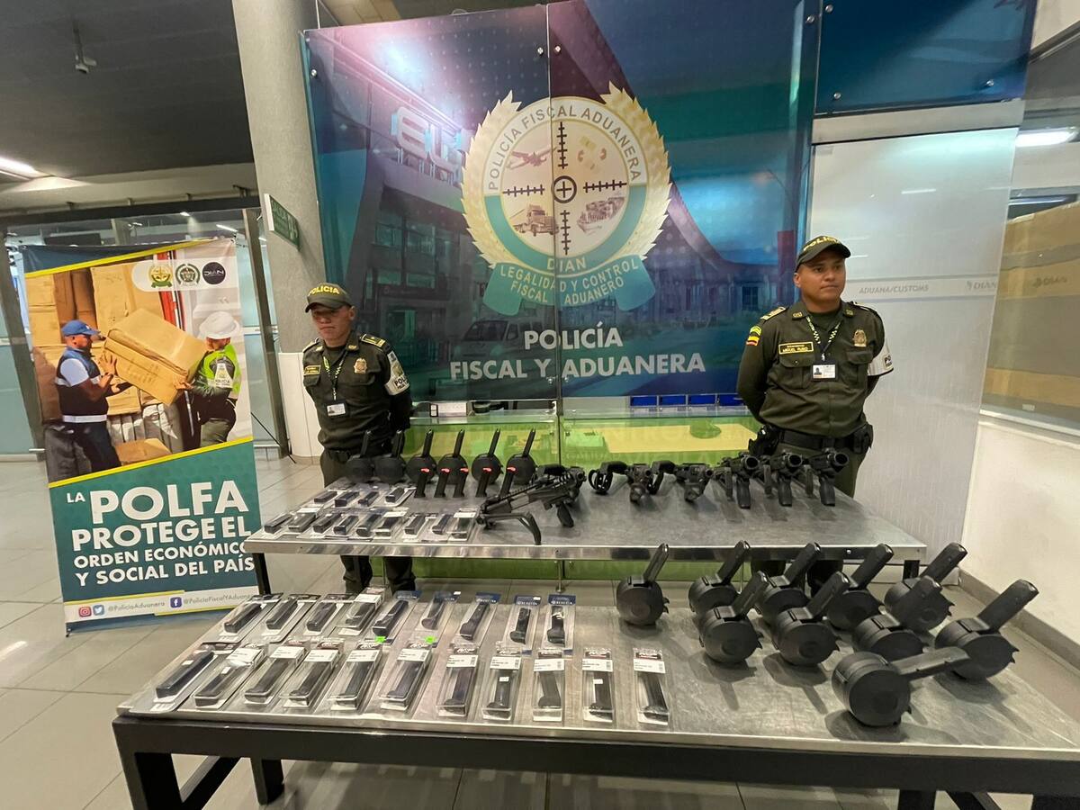 Capturan en El Dorado a supuesto coronel del Ejército con armamento en su maleta