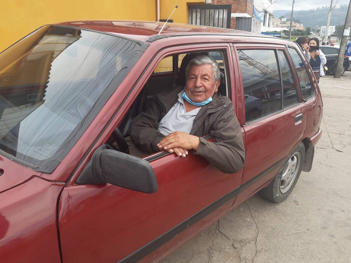 “Nairo está cerca y la posibilidad de podio no está perdida”: Luis Quintana