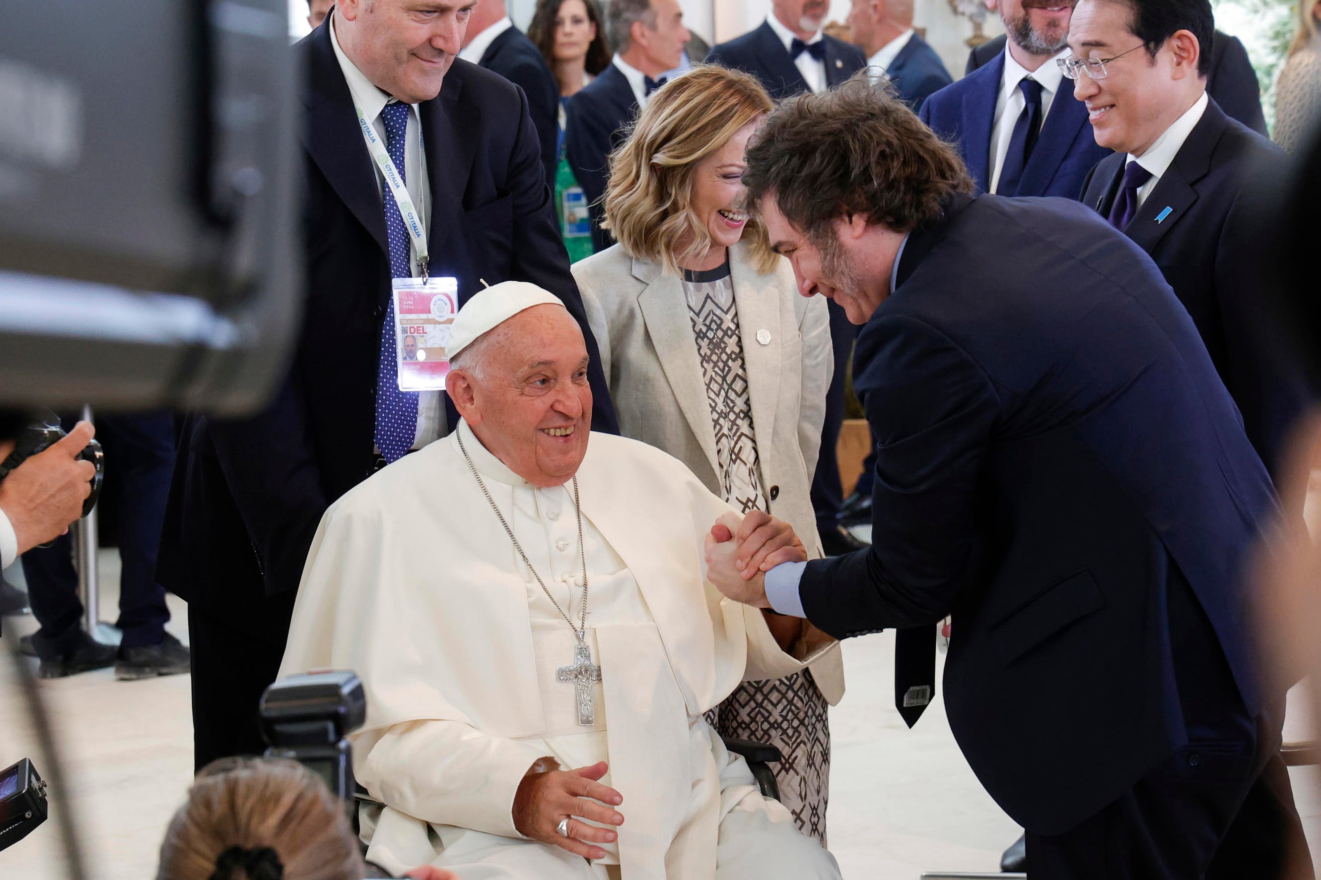 Fotografía del pasado 14 de junio de 2024 de Javier Milei y el papa Francisco durante el segundo día de la cumbre del G7, en Borgo Egnazia, sur de Italia. EFE/EPA/Giuseppe Lami /ARCHIVO