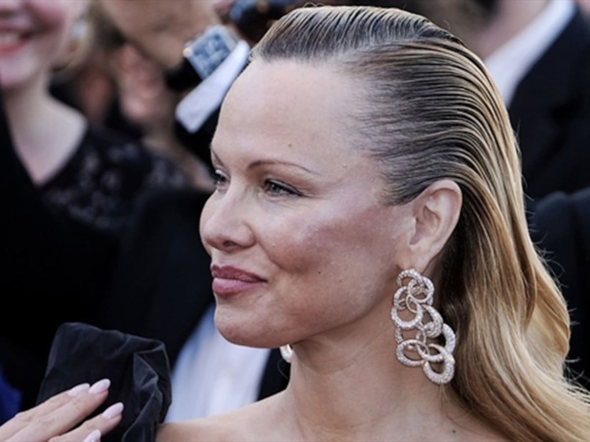 Pamela Anderson sorprende en Cannes con una imagen radicalmente distinta