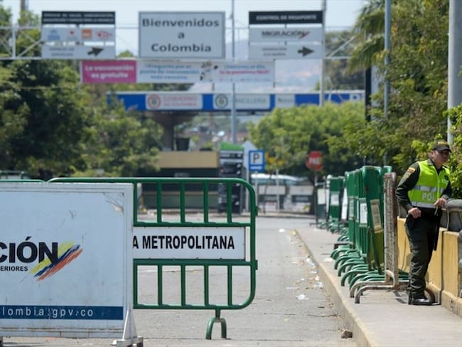 El sector educativo está preparando la logística y los protocolos de bioseguridad para activar el corredor estudiantil en la frontera con Venezuela.. Foto: RAUL ARBOLEDA/AFP via Getty Images