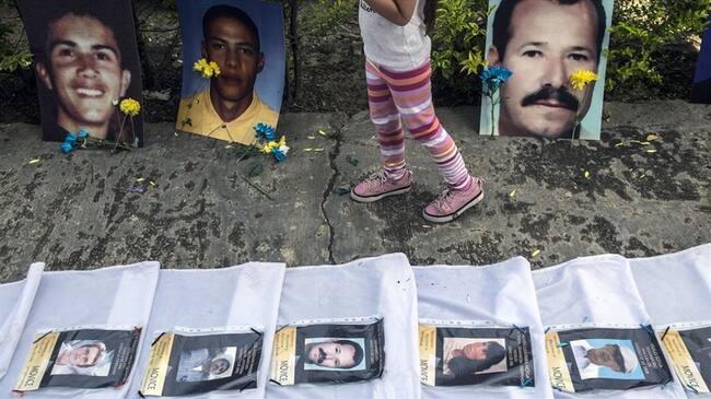 En el acto conmemorativo, las víctimas también recordaron a sus familiares por medio de la poesía. Foto: Getty Images / JOAQUÍN SARMIENTO