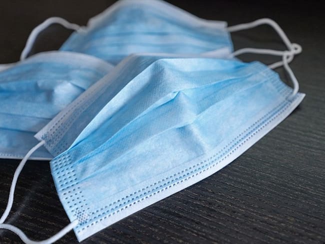 Sigue La W encontró contratos irregulares donde por ejemplo, se le compraron unos tapabocas a una empresa de computadores.. Foto: Getty Images