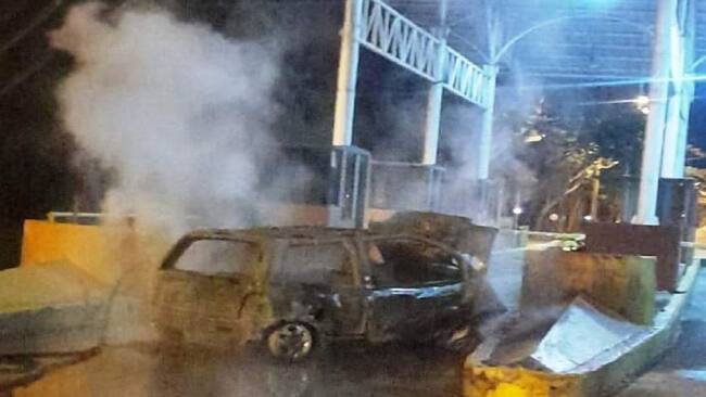 Hombre murió incinerado tras chocar en su carro. Foto: cortesía