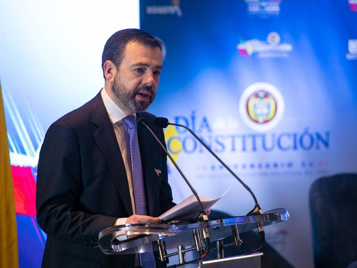 El llamado de Galán a respetar las instituciones y la Constitución: hay que gobernar con límites