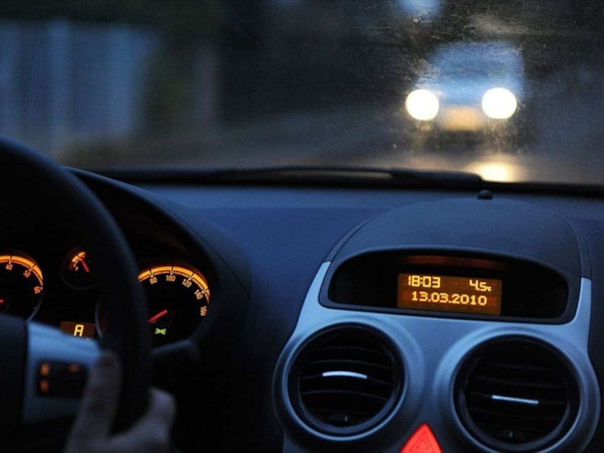 ¿En qué horarios debe encender las luces del carro? Esta sería la multa
