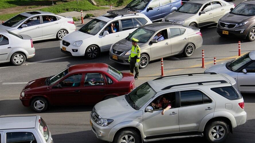 La escasez de carros y precios altos afecta la industria automotriz. Foto: Colprensa