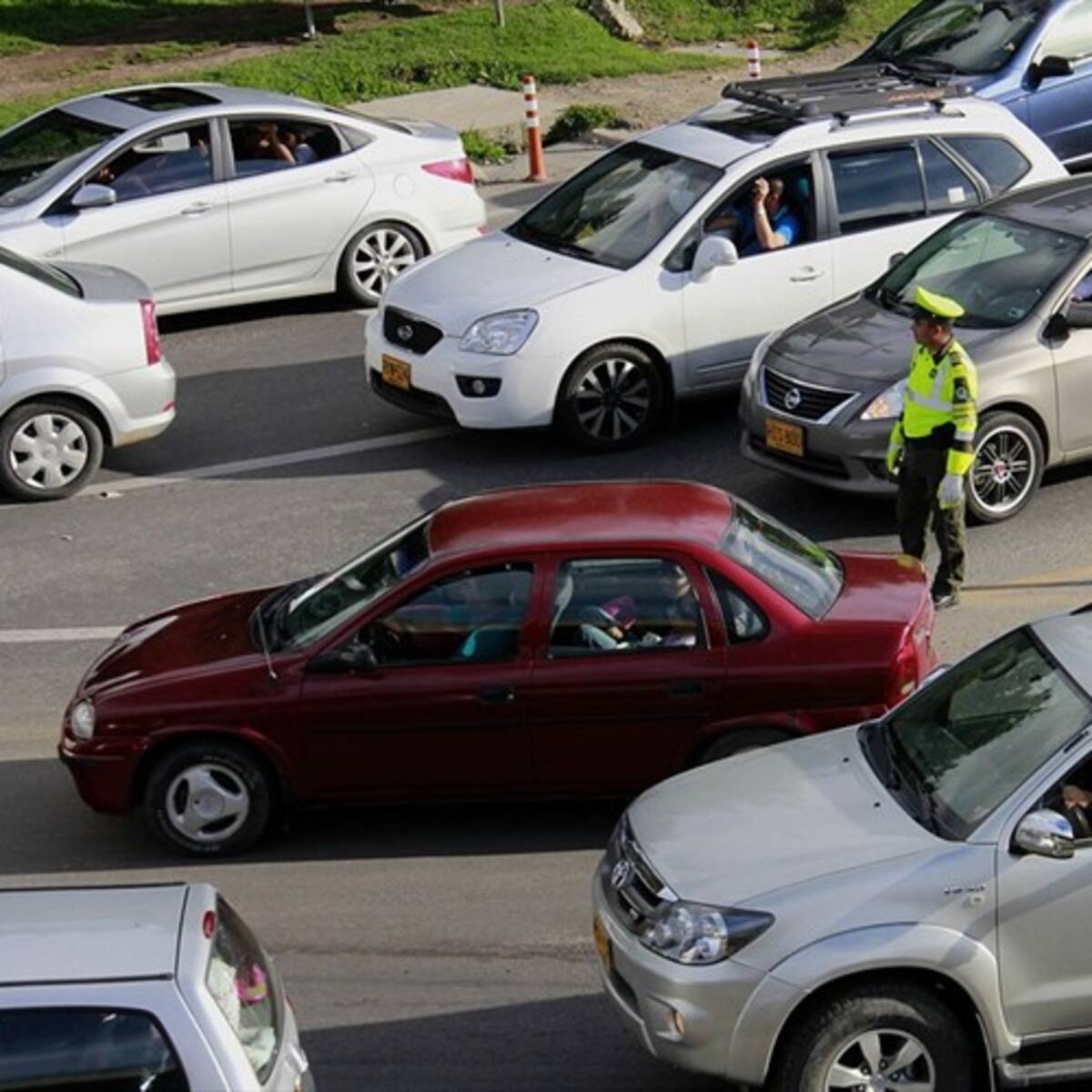 La escasez de carros y precios altos afecta la industria automotriz