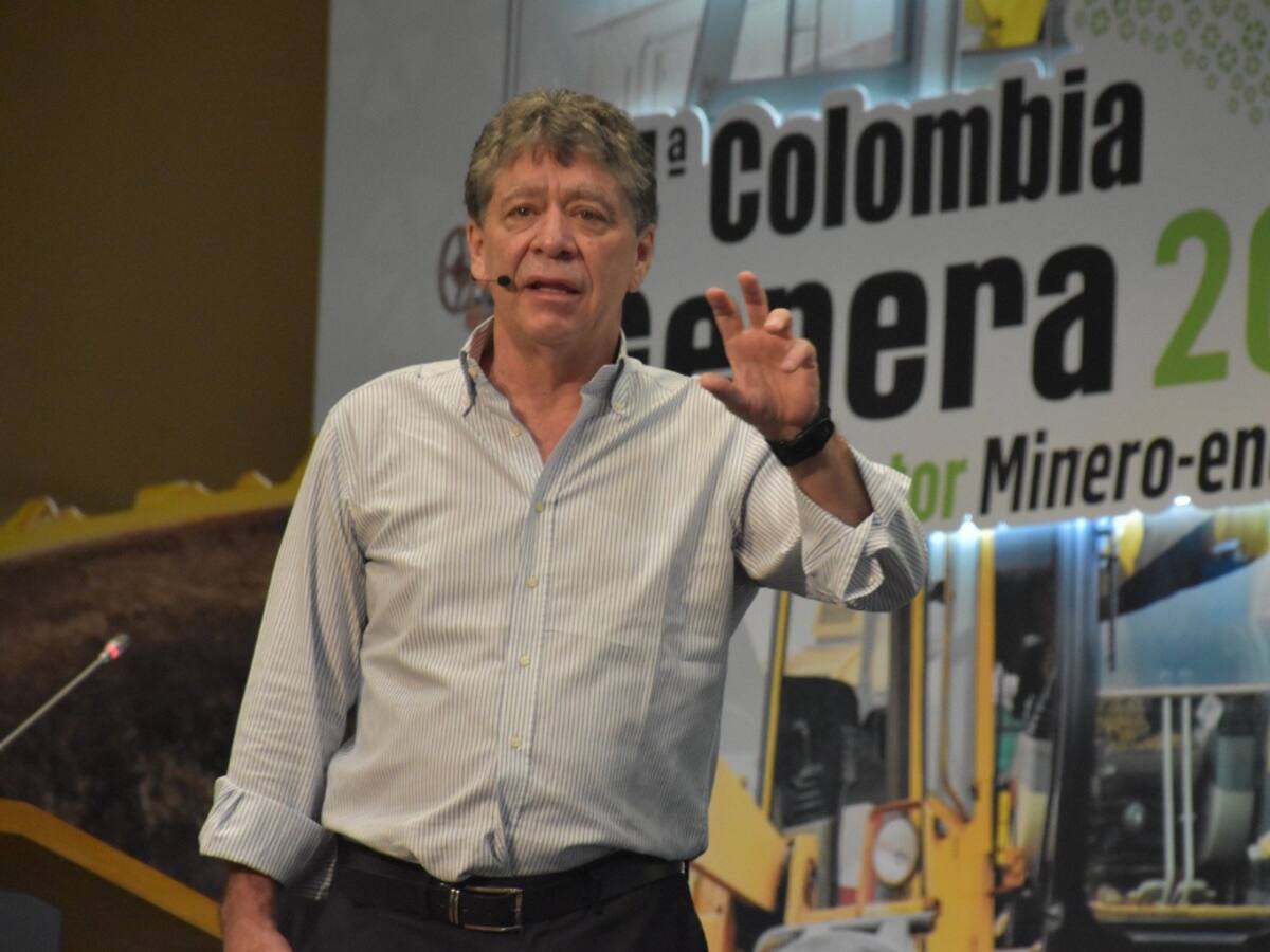 Salida del ministro de Hacienda es un mal mensaje a los mercados internacionales: Bruce Mac Master