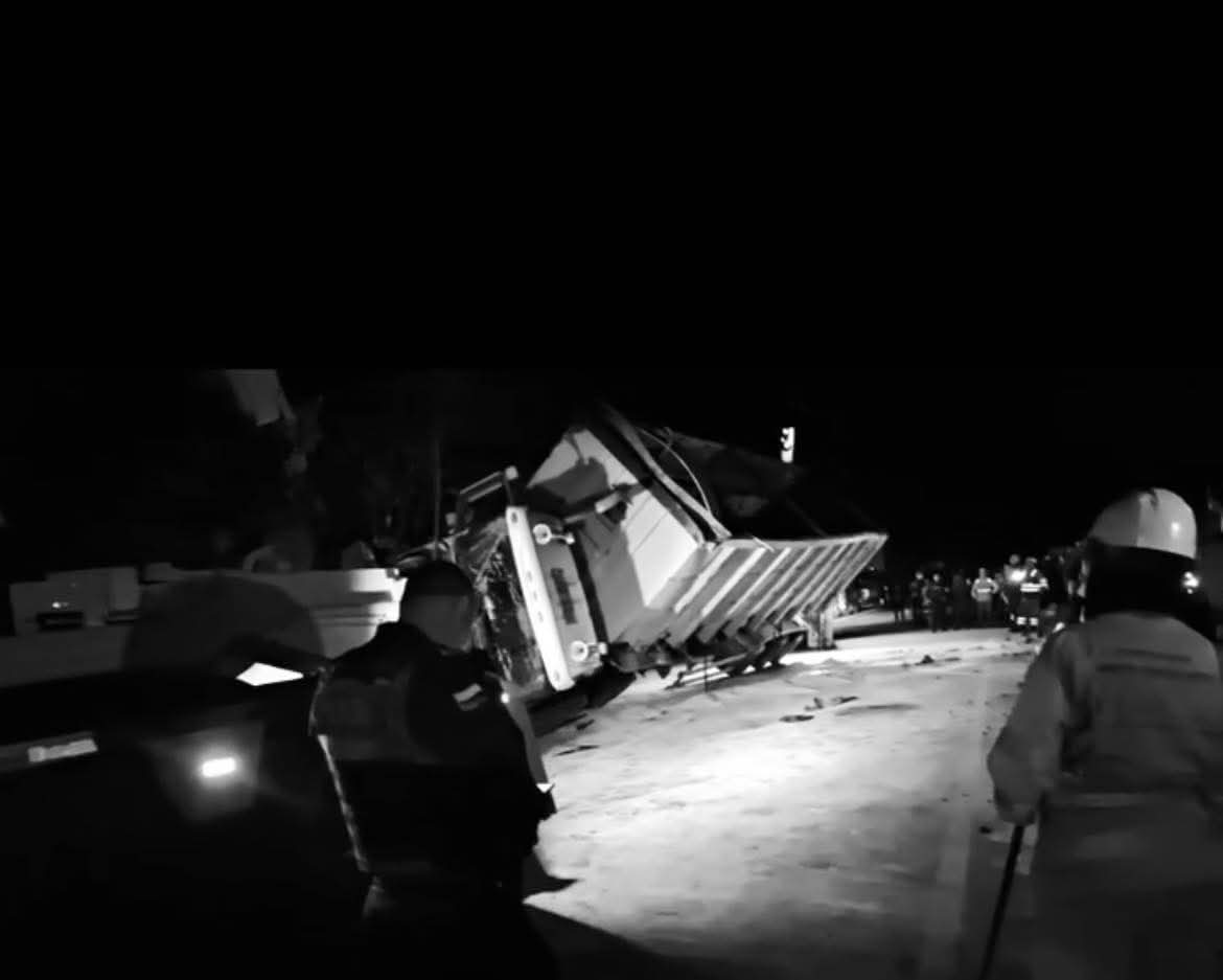 El vehículo de carga pesada habría sufrido una falla mecánica.