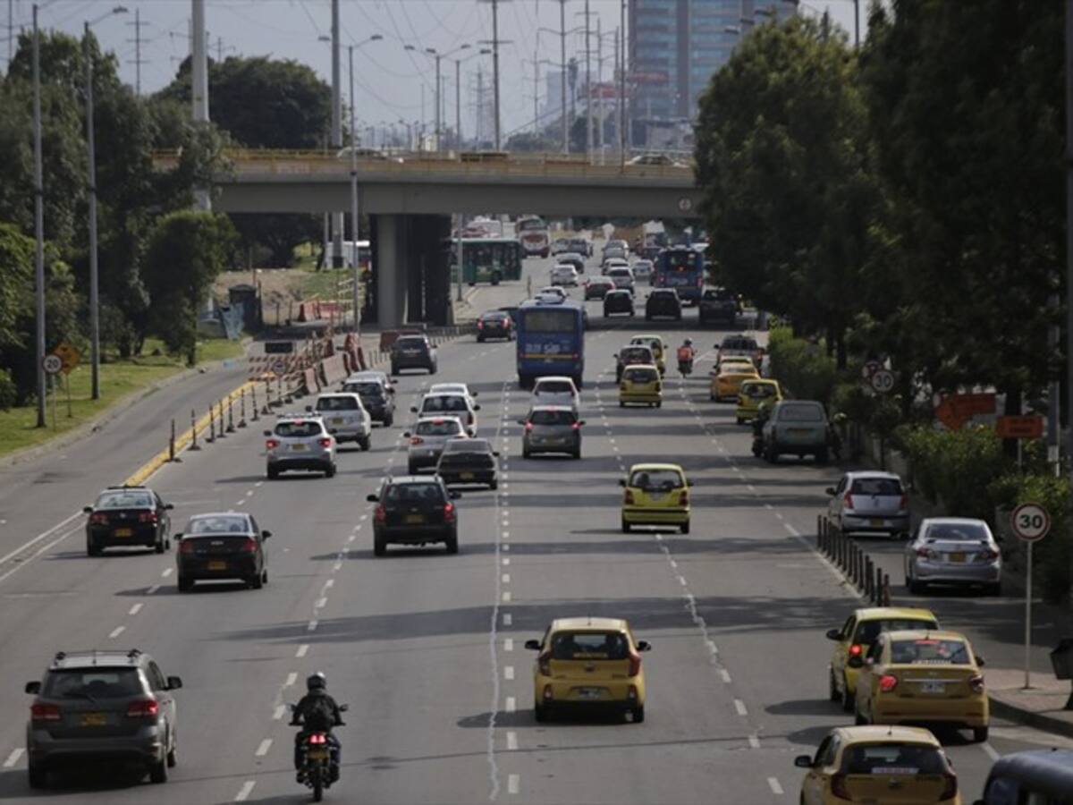 Economista denuncia sobrecostos en la ampliación de autopista Norte y Carrera Séptima