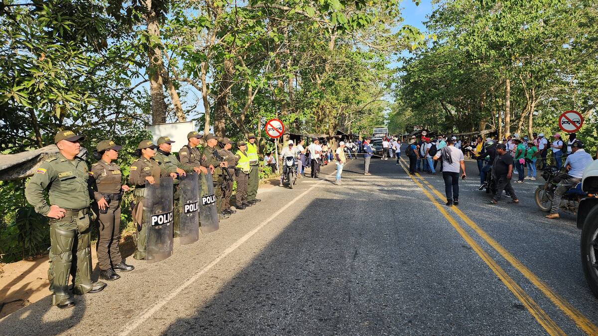 Comunidades indígenas bloquean el paso por el puente San Jorge en Córdoba