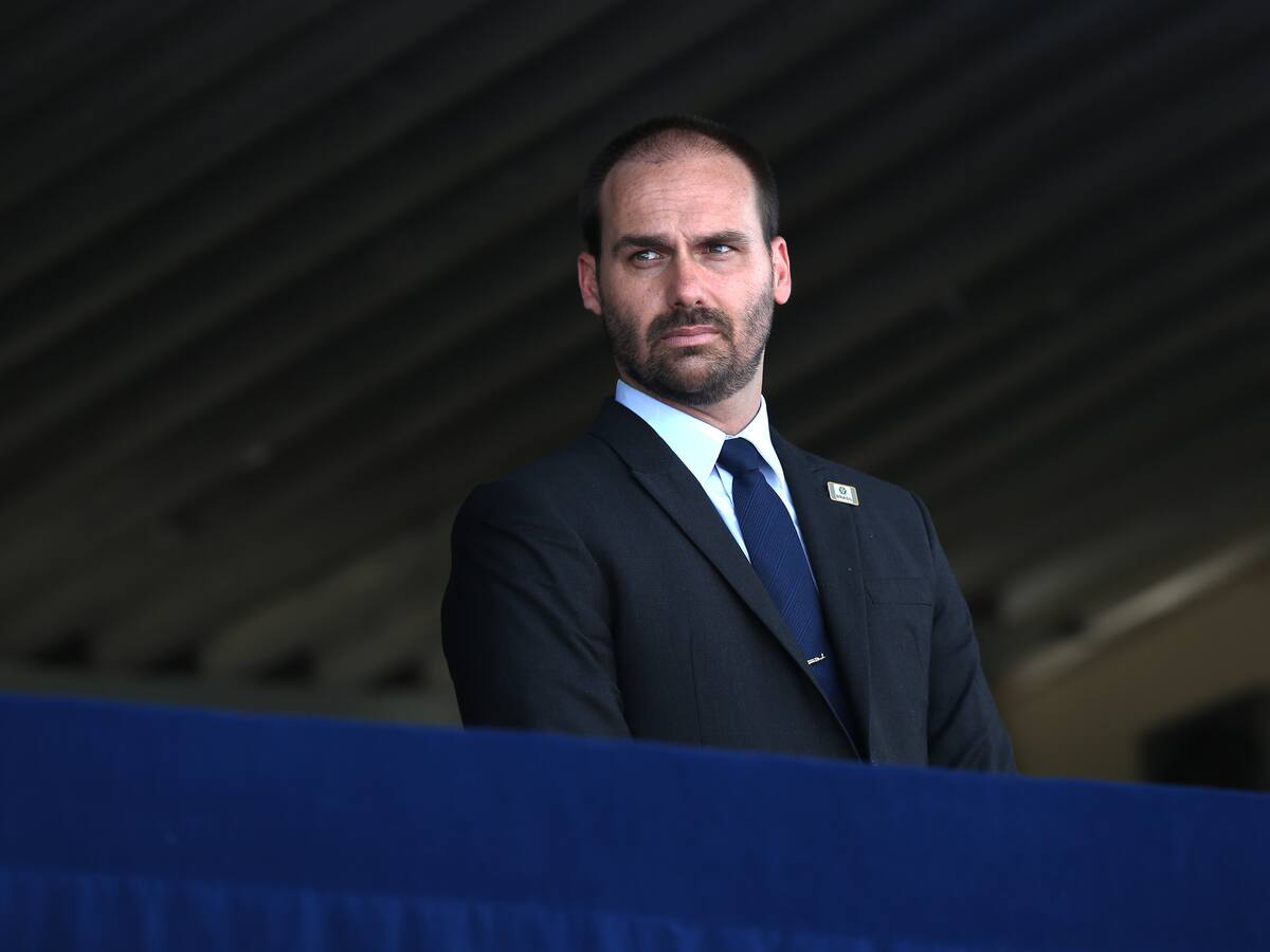 La Fiscalía brasileña denunció a Eduardo Bolsonaro por coacción a la Justicia