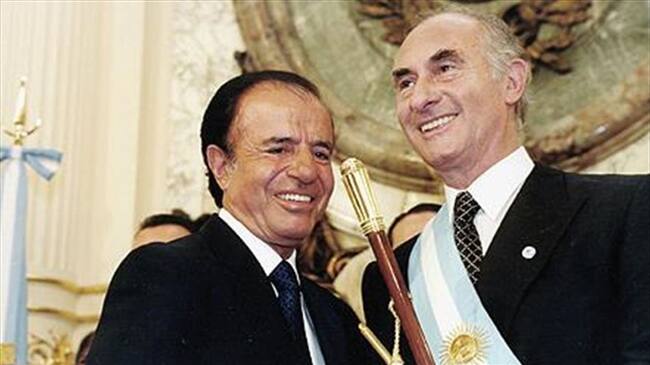 Los expresidentes de Argentina Carlos Menem y Fernando de la Rúa. Foto: Agencia Anadolu