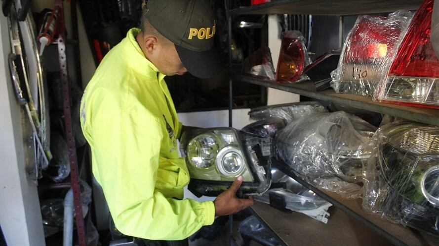 Uno de los capturados tenía casa por cárcel y todos eran integrantes de una misma familia. Foto: Policía Nacional