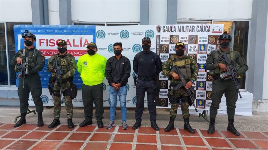 El hombre fue capturado en una vía pública del barrio La Esmeralda, en el mismo sector donde fue detenida alias Maritza. Foto: Fiscalía