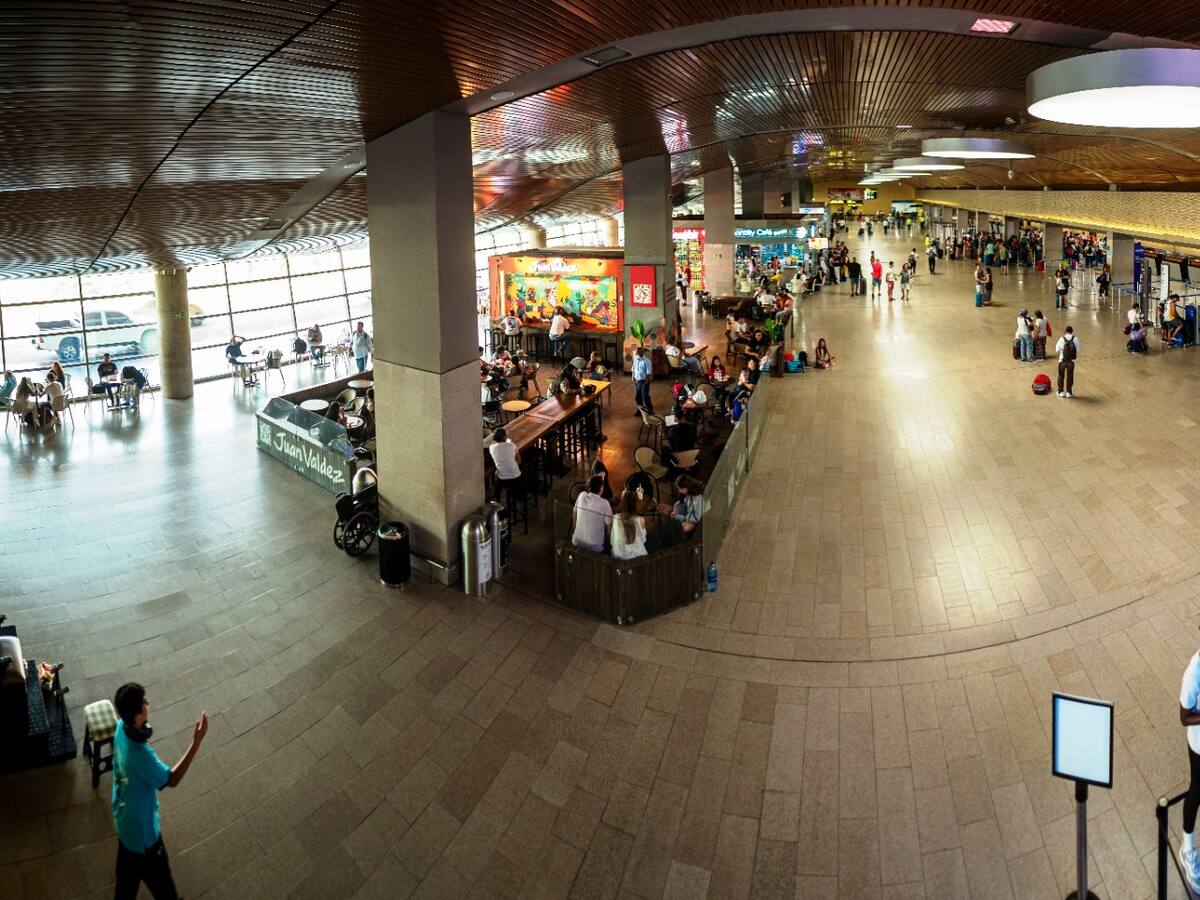 Traumatismo en aeropuerto de Cartagena por poco personal de Migración Colombia