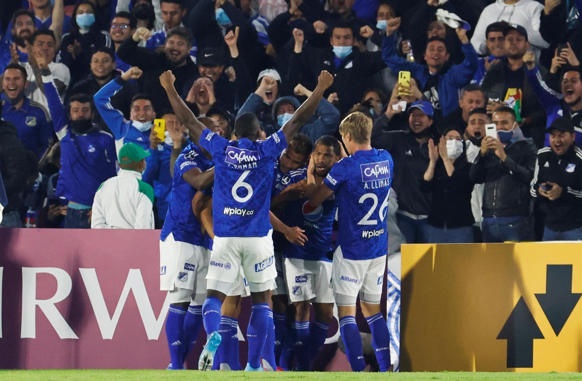 Jugadores de Millonarios celebrando gol ante Fluminense por Copa Libertadores