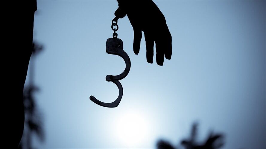 Un juez impuso medida de aseguramiento en establecimiento carcelario contra dos hombres y una mujer señalados de hacer parte de "La Invasión".. Foto: Getty Images