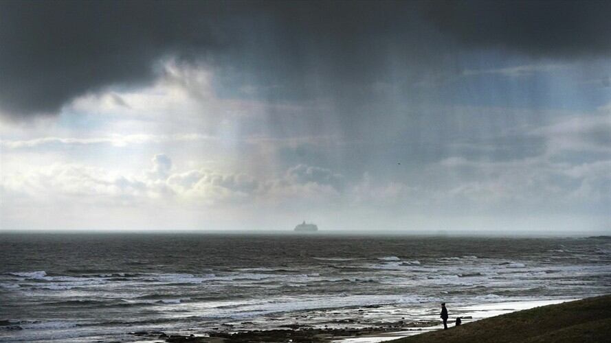 Solo lograron rescatar con vida a 16 personas que fueron trasladados a un hospital de la localidad. . Foto: Associated Press - AP