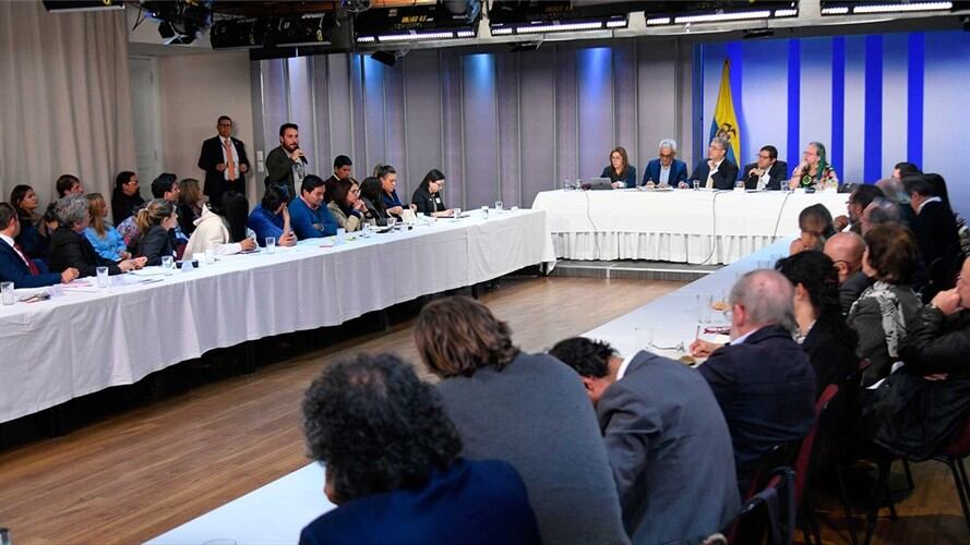 Varios ambientalistas se levantaron de la mesa de diálogos con el Gobierno. Foto: presidencia