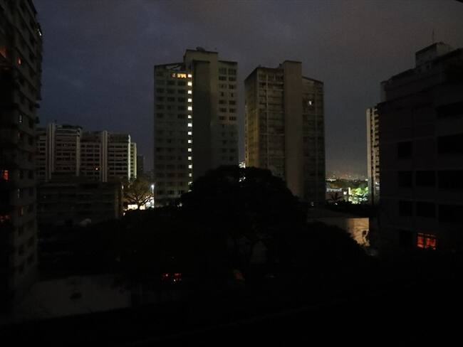 Apagón deja a oscuras a gran parte de Venezuela. Foto: Agencia EFE