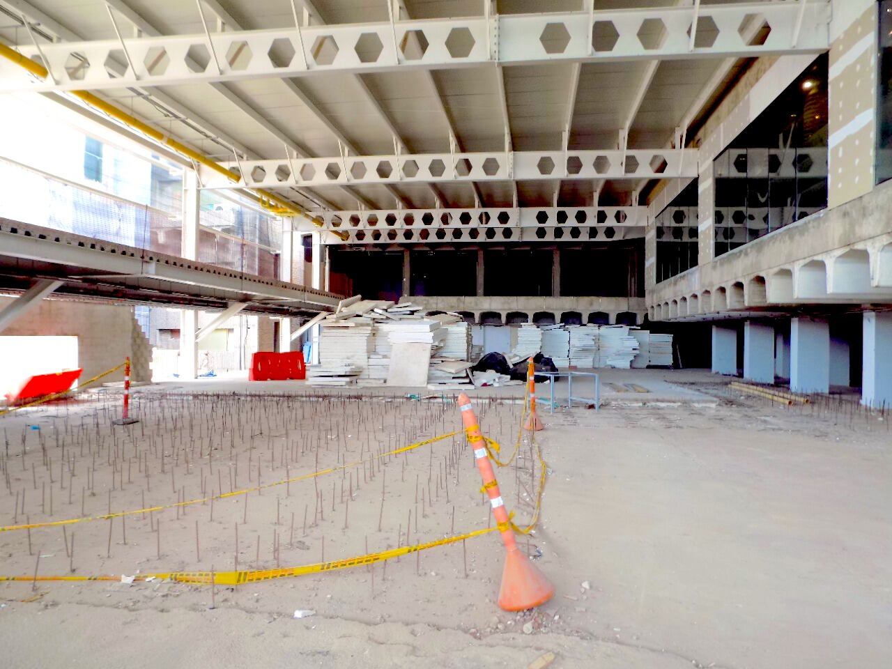 BARRANQUILLA (Colprensa) Varios diputados de la Asamblea del Atlántico, en compañía del equipo del Grupo Aeroportuario del Caribe y el equipo del terminal aéreo realizaron un recorrido de verificación de cumplimiento de las obras en ejecución del Aeropuerto Ernesto Cortissoz de Soledad y que presta el servicio a Barranquilla(Colprensa-externo).