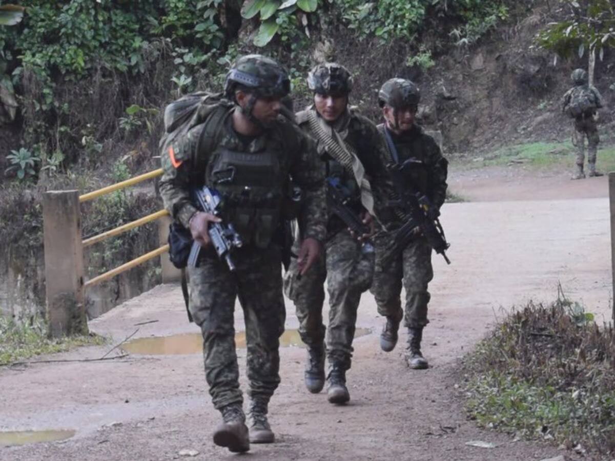 Tres militares heridos tras ataque con drones en el sur del Cauca