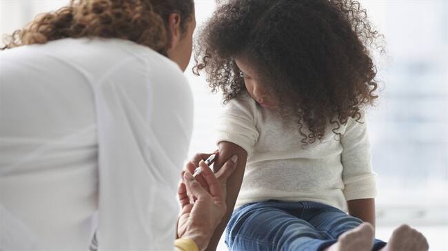 Pío López, presidente de la Sociedad Latinoamericana de Infectología Pediátrica (SLIPE), habló en Sigue La W sobre esta situación y dijo que si los niños no se vacunan podría suponer el regreso de enf. Foto: Getty Images