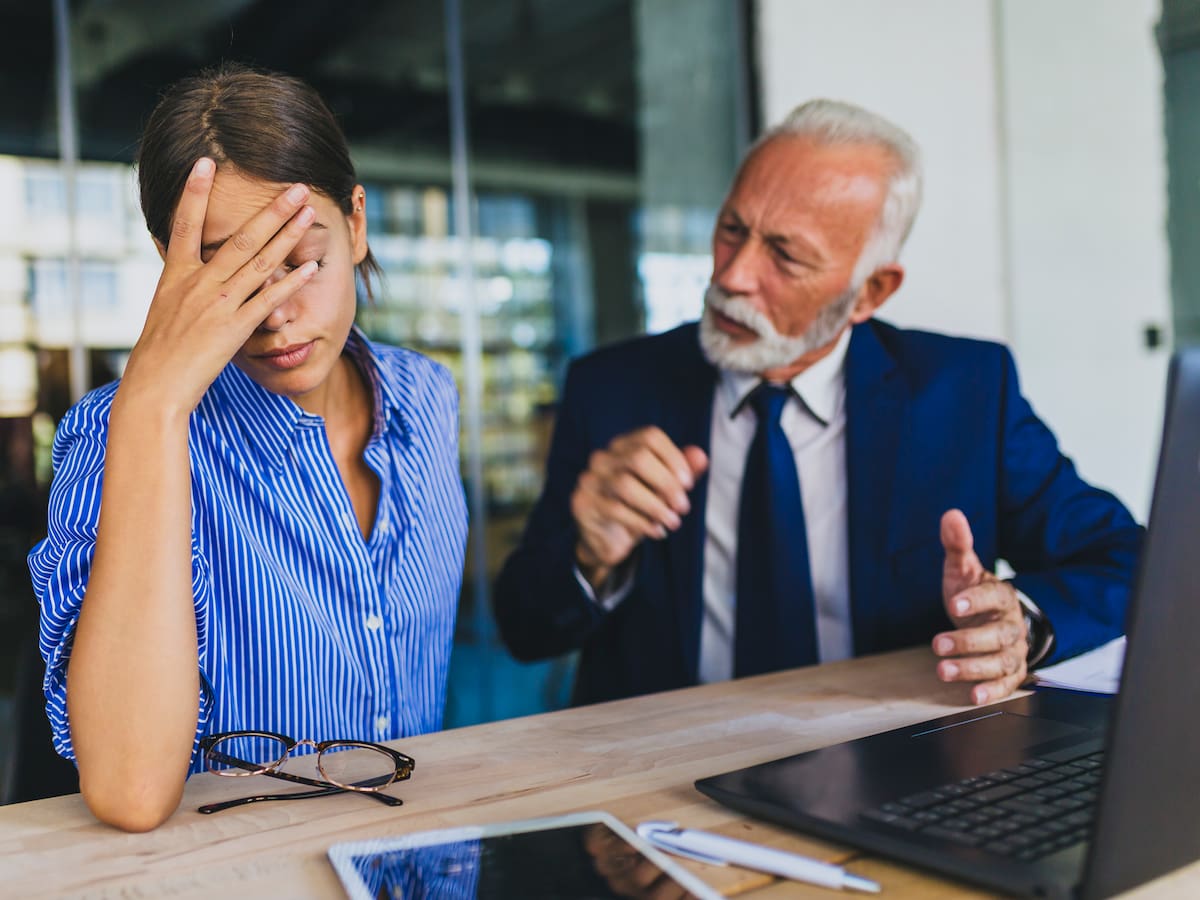 ¿Qué impacto tiene el acoso laboral en la salud? Especialista explicó