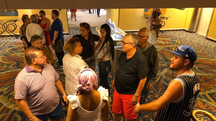 Viajeros del crucero ‘Monarch’ denuncian que Pullmantur no los quiere traer a Colombia . Foto: Cortesía