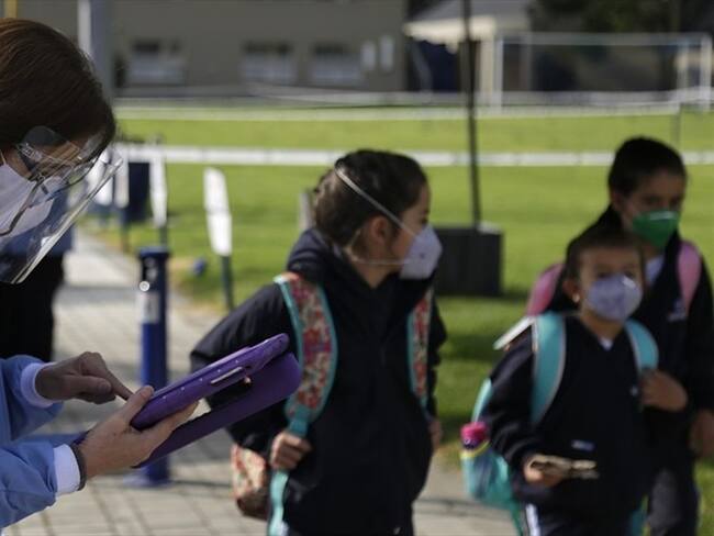 Tres colegios de Bogotá suspenden clases presenciales por casos de COVID-19. Foto: Colprensa