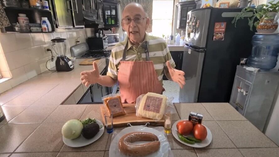 Carlos Elizondo abuelo youtuber. Foto: Pantallazo video