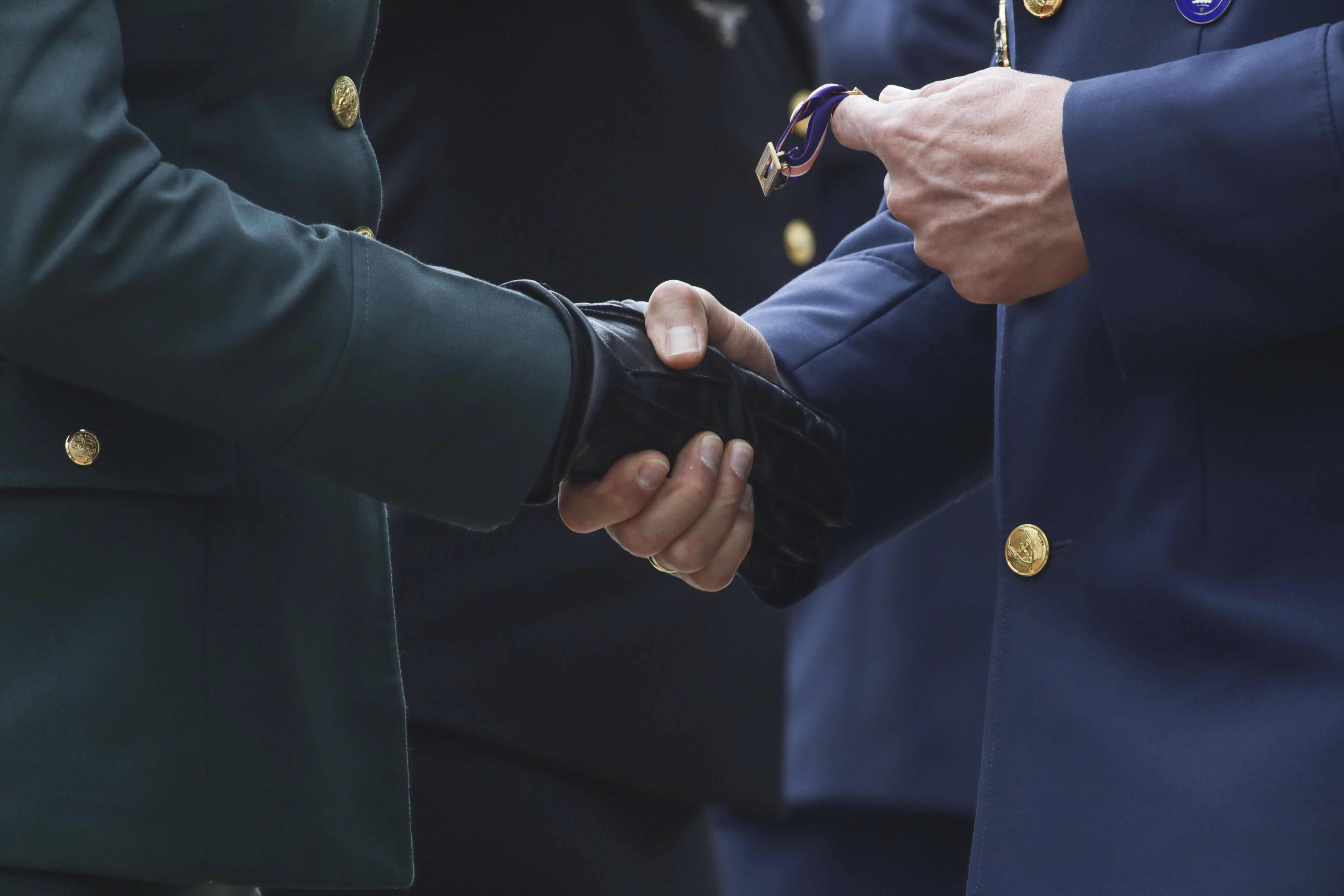 Imagen de referencia de condecoraciones a militares en Bogotá. (Photo by Juancho Torres/Anadolu Agency via Getty Images)